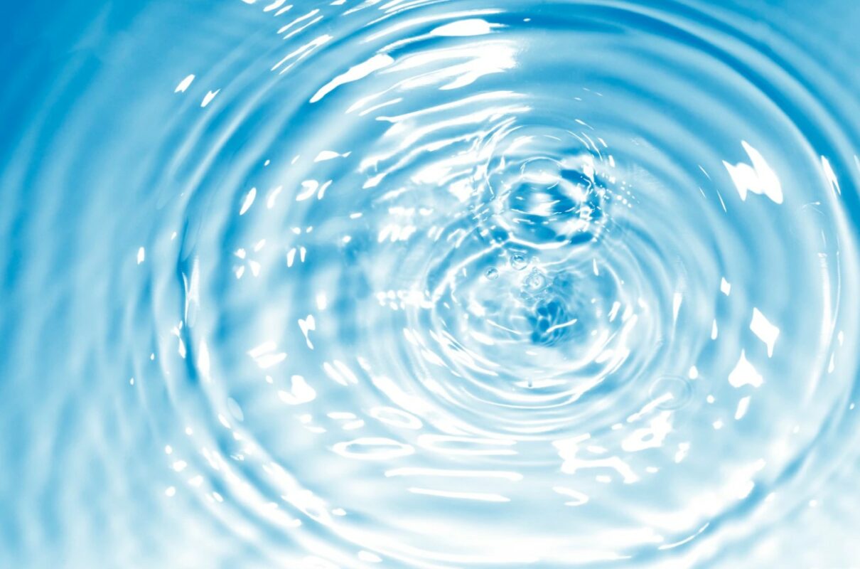 איך לנקות רעלים מהמים שאנו שותים